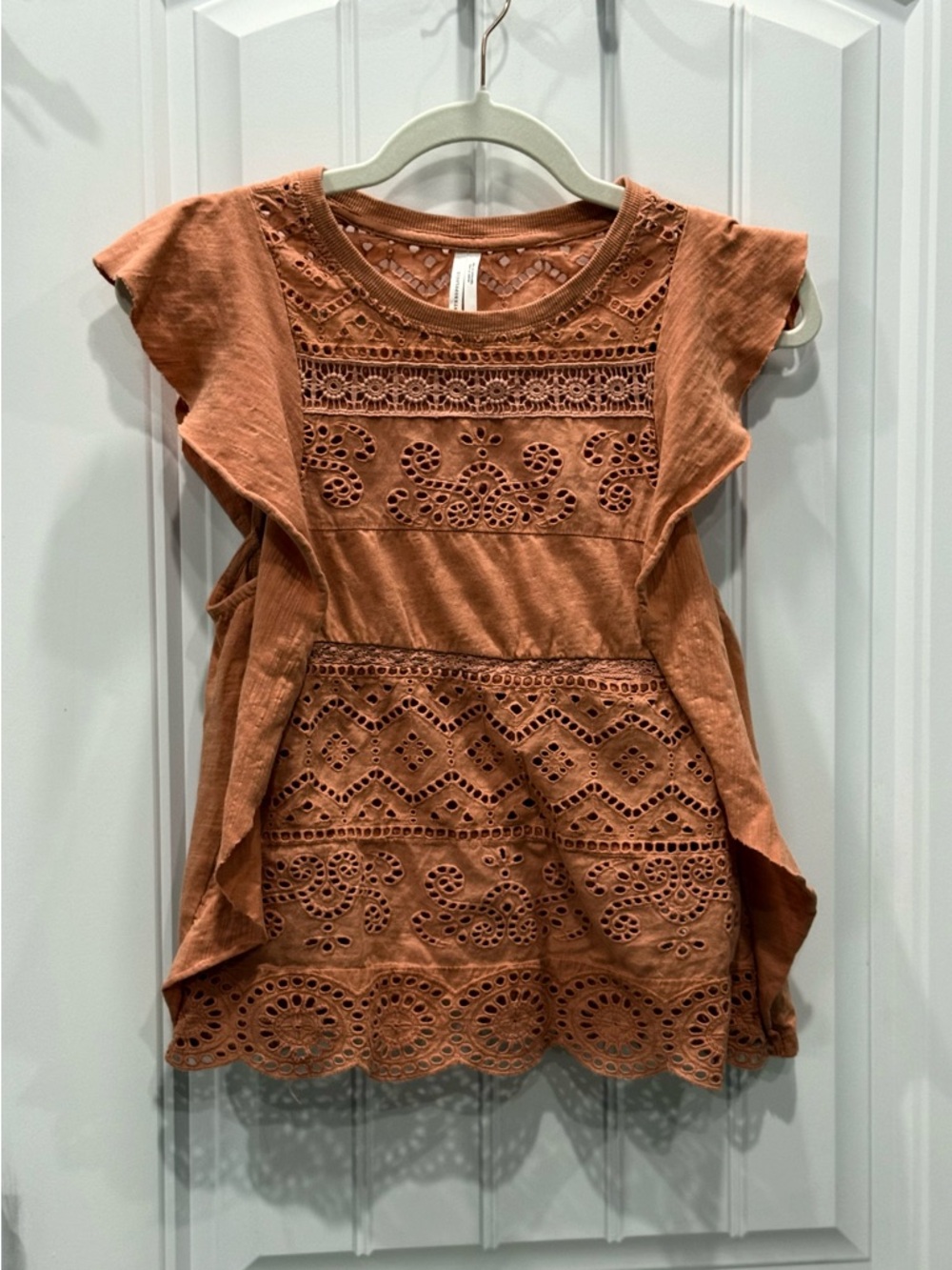 Anthropologie Women’s Size S Rust Eyelet Lace Blouse w/ Flutter Sleeves EUC